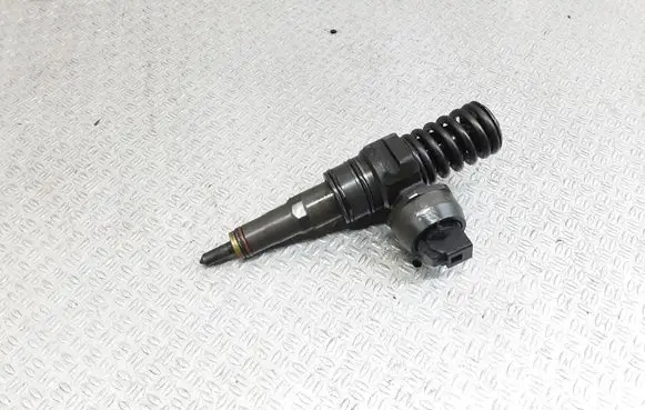 Volkswagen Caddy Fuel injector 038130073BN 0414720313