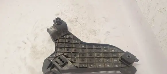 Audi Q3 8U Headlight/headlamp mounting bracket 70802
