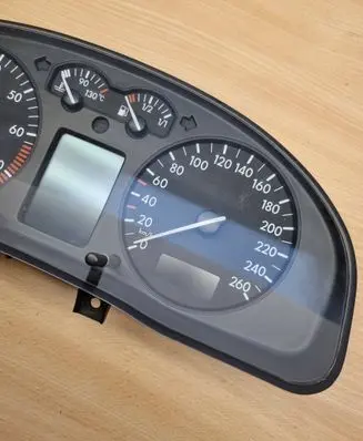 Volkswagen PASSAT B5 Speedometer (instrument cluster) 3B0919890A