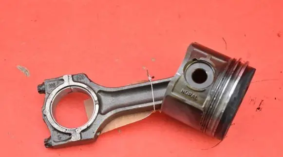 BMW 5 E39 Piston 