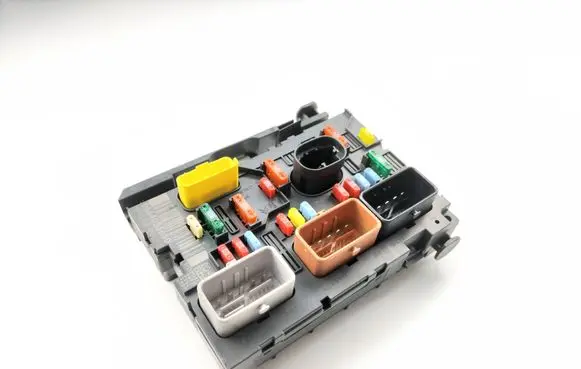 Citroen C4 I Picasso Fuse module 9664055680
