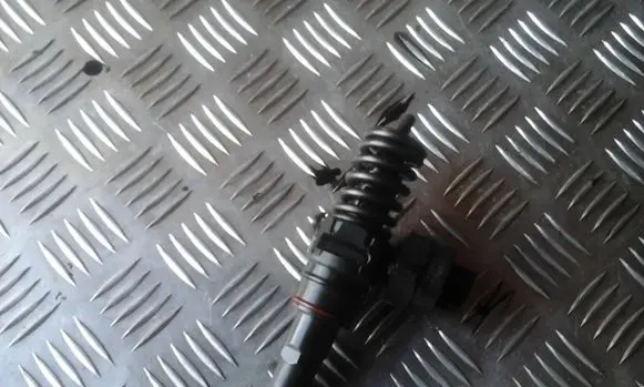 Volkswagen PASSAT B5.5 Fuel injector 038130073f