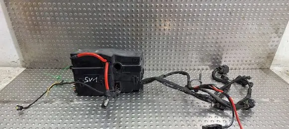 Volvo V40 Fuse box set AV6T-14A067-AD 31409757