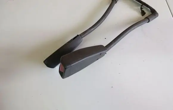 Mazda 121 Middle seatbelt buckle (rear) NSB1037