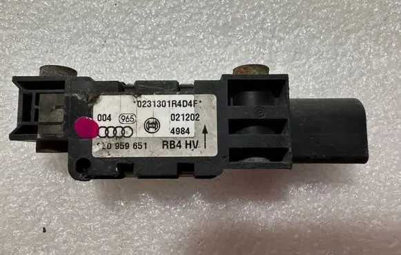 Volkswagen Touareg I Airbag deployment crash/impact sensor 8E0959651