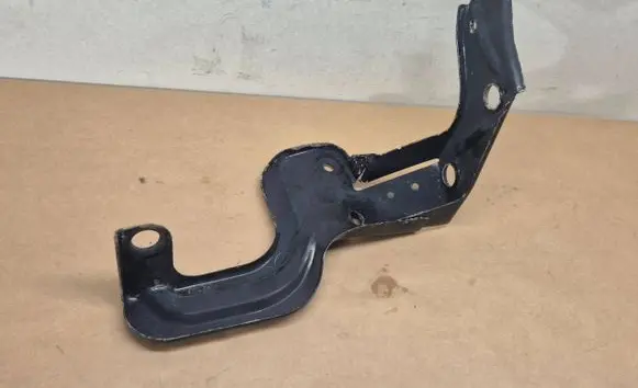 Audi A6 S6 C6 4F Intercooler pipe mounting bracket 4F0145814G