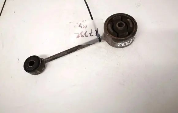 Subaru Legacy Engine mount bracket