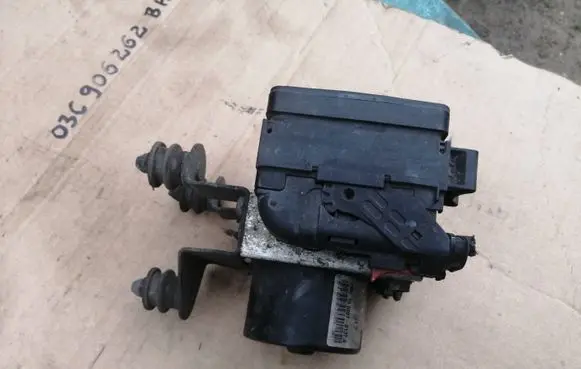 Skoda Octavia Mk2 (1Z) ABS Pump 1K0907379AF
