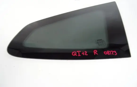 Nissan Qashqai Rear side window