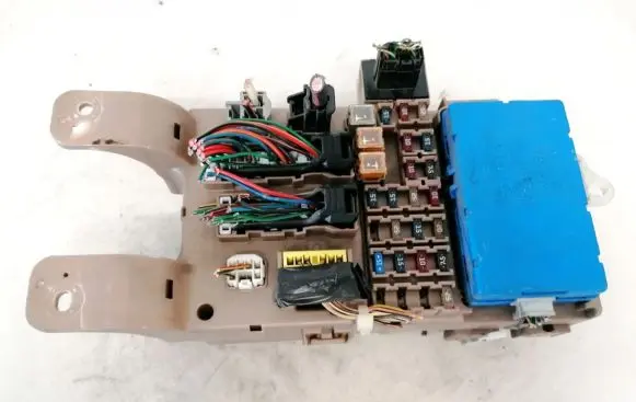 Toyota Corolla E120 E130 Fuse box set 8264102040 82641-02040