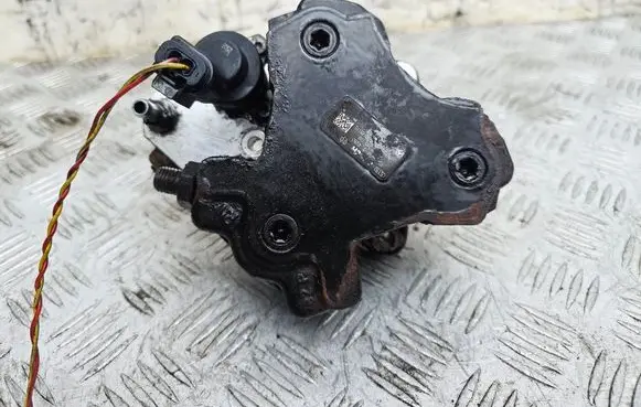 Mercedes-Benz A W169 Fuel injection high pressure pump 0445010120 A6400700701 0928400609