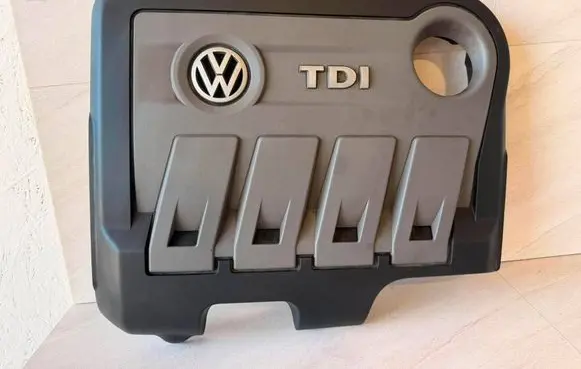 Volkswagen PASSAT B7 Engine cover (trim) 03L103925R 03L103925S 03L103925AA