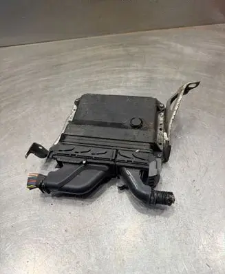 Toyota Avensis T270 Engine control unit/module 8966105D22 MB2759001920
