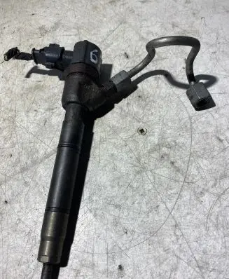 Hyundai i30 Fuel injector 338002A900