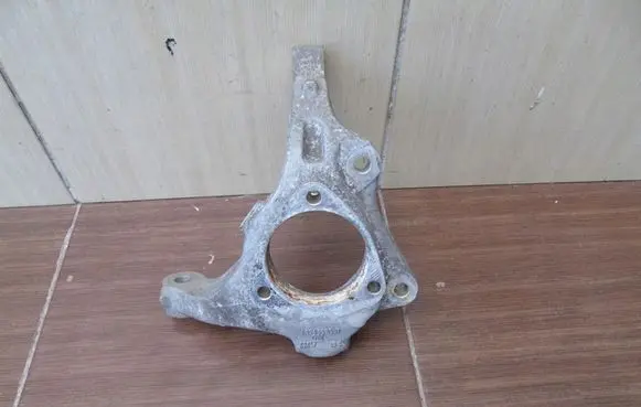 Opel Insignia A Front wheel hub spindle knuckle 13243520