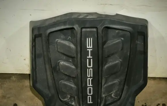 Porsche Macan (95B) Engine cover (trim) 95B103925