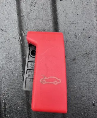 Engine bonnet (hood) release handle