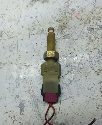 Audi A4 S4 B5 8D Brake pedal sensor switch 443945515