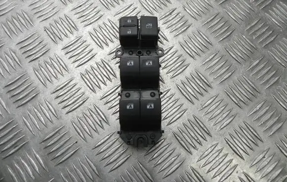 Toyota C-HR I Other switches/knobs/shifts 84040F4070