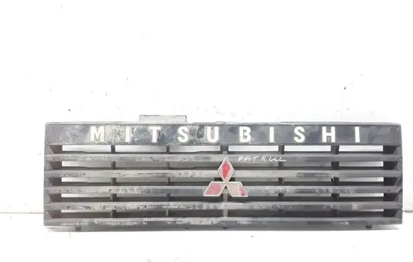 Mitsubishi Pajero Front bumper upper radiator grill MB38352730