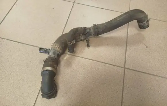 Land Rover Range Rover Sport L494 Engine coolant pipe/hose FPLA8266CA