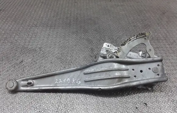 Rear door manual window regulator