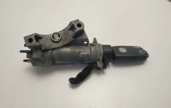 Volkswagen PASSAT B5.5 Ignition lock 4B0905851A