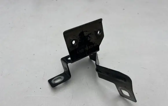 Land Rover Evoque II Fender mounting bracket K8D216E033AA