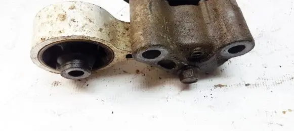 Mazda 6 Engine mount bracket