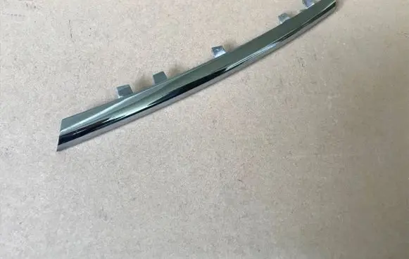 Opel Insignia A Front bumper upper radiator grill 13264449