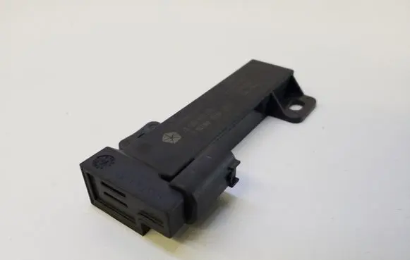Chrysler Pacifica Aerial antenna amplifier 68051315AB 04749301AB
