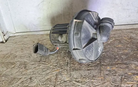 Volkswagen Golf IV Secondary air pump 06A959253B 06A131333C 72293405