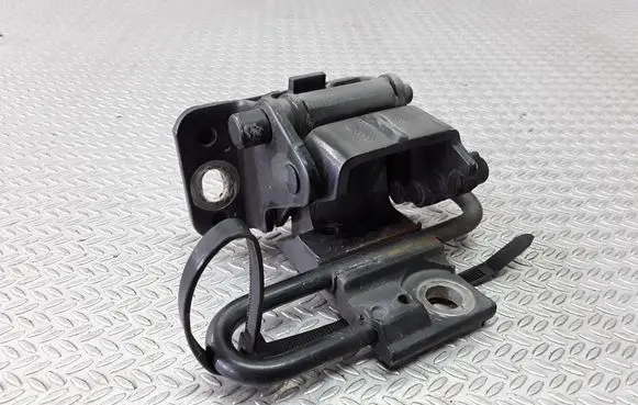 Audi A4 S4 B6 8E 8H Front door lower hinge 8E0831411