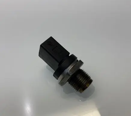 Mercedes-Benz S W221 Fuel pressure sensor A0061536528 0061536528