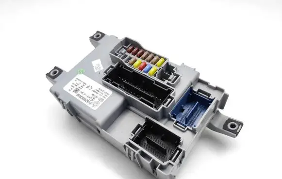 Opel Combo D Fuse module 00520263630