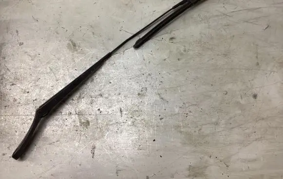 Skoda Octavia Mk2 (1Z) Front wiper blade arm 1Z1955410