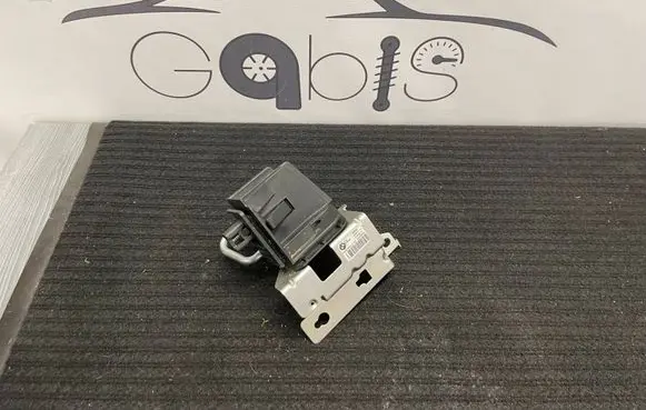 BMW X5 G05 Seat back rest lock catch 51477438268 9904007664