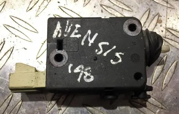 Toyota Avensis T220 Central locking motor 5446 69150-05010
