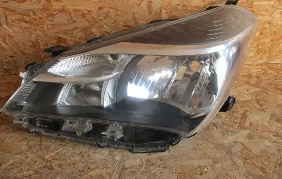 Toyota Yaris Headlight/headlamp