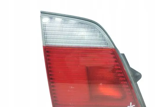 Tailgate rear/tail lights