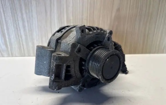 Toyota Avensis T270 Generator/alternator 270600G021 1042104591 010001