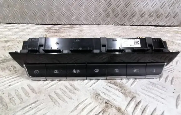 MG ZS Windscreen/window heater switch 10703151 M2BZ043 528193772