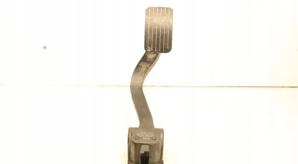 Accelerator throttle pedal
