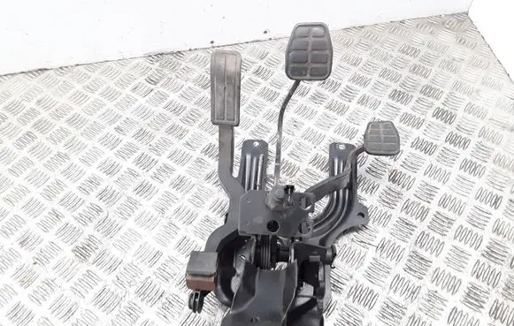 Volkswagen Golf II Pedal assembly 191945515
