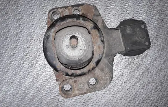 Opel Movano A Engine mount bracket