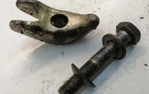 Renault Master II Fuel Injector clamp holder