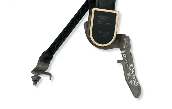 Volvo XC40 Rear air suspension level height sensor 32221477
