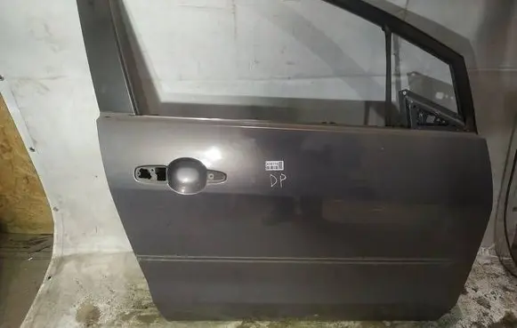 Mazda 5 Front door pilkos