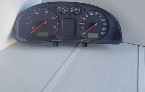 Volkswagen PASSAT B5 Speedometer (instrument cluster) 3B0919861J