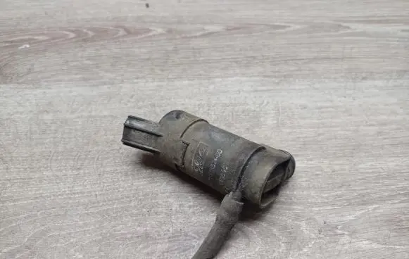 Volvo C30 Windscreen/windshield washer pump 1S7117K624DD